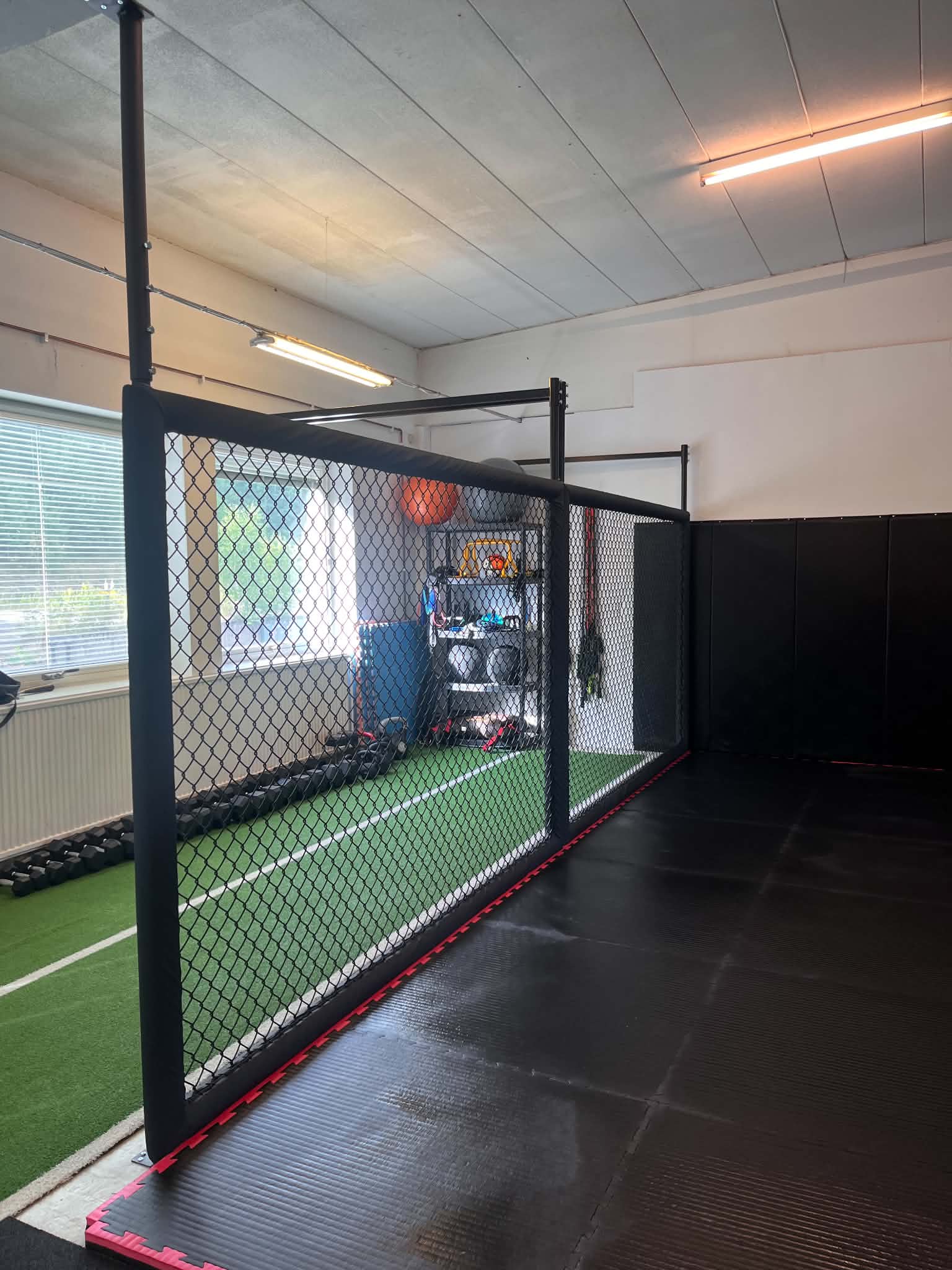 Två vägg paneler installerade!